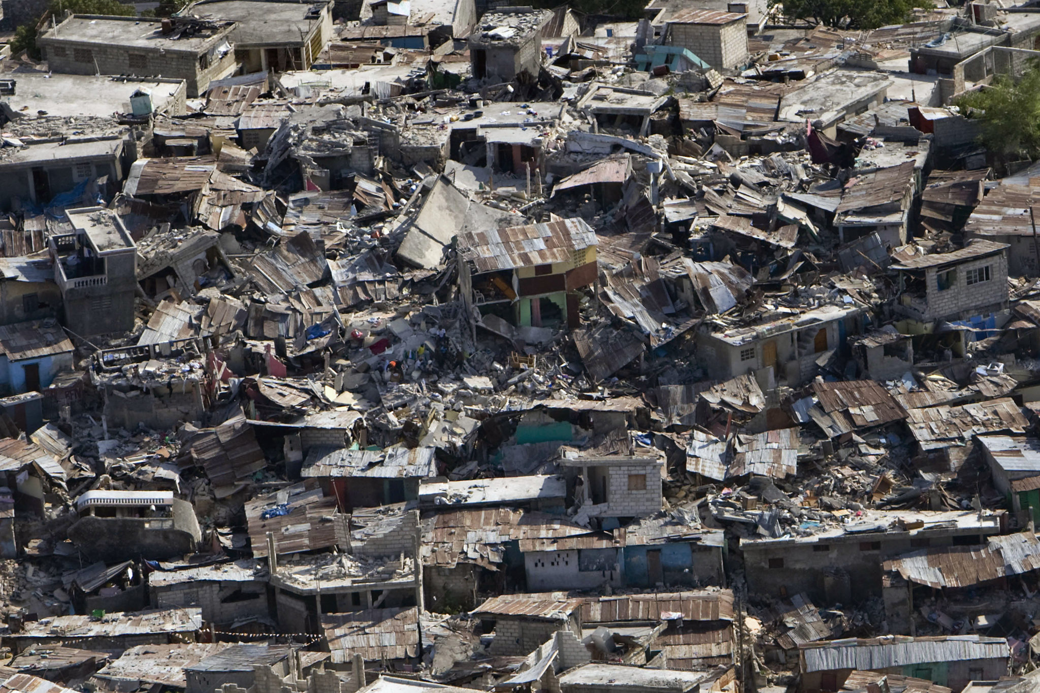 https://disasterphilanthropy.org/wp-content/uploads/2010/01/Haiti_earthquake_damage-2048x1365.jpg