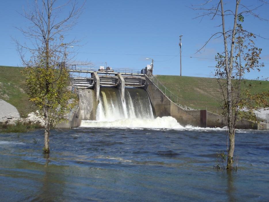 dam 20 kilometre drive north. head