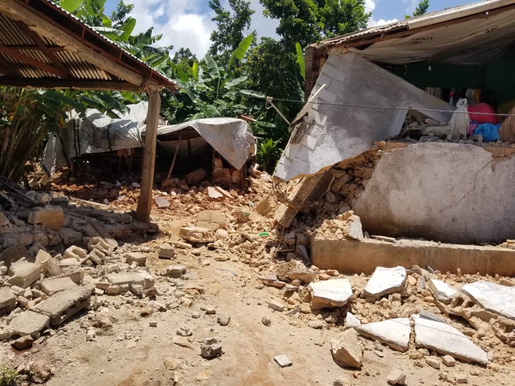 Destroyed building Haiti earthquake 2021
