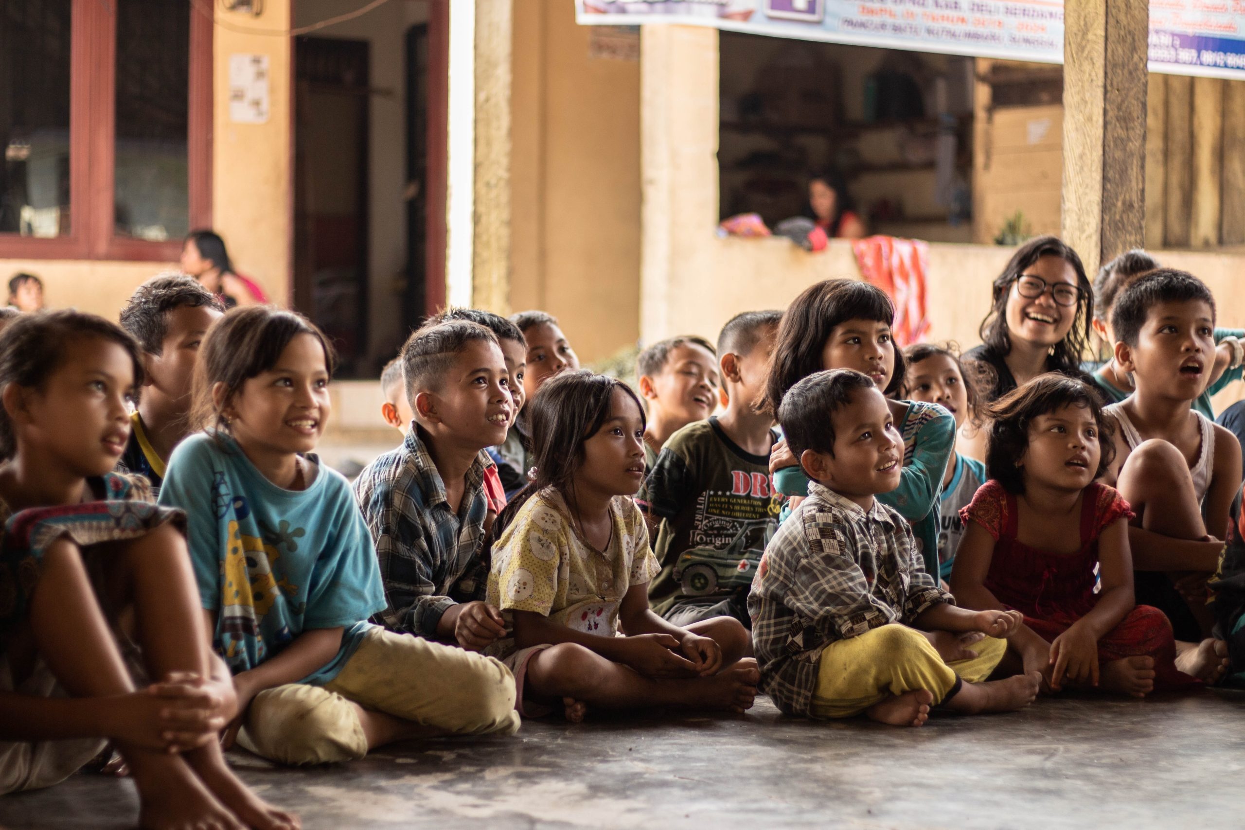 Children-listening-intently