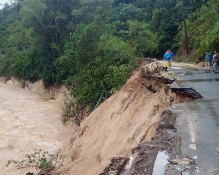 Hurricane Fiona Slams Into Puerto Rico Moves Into Dominican Republic